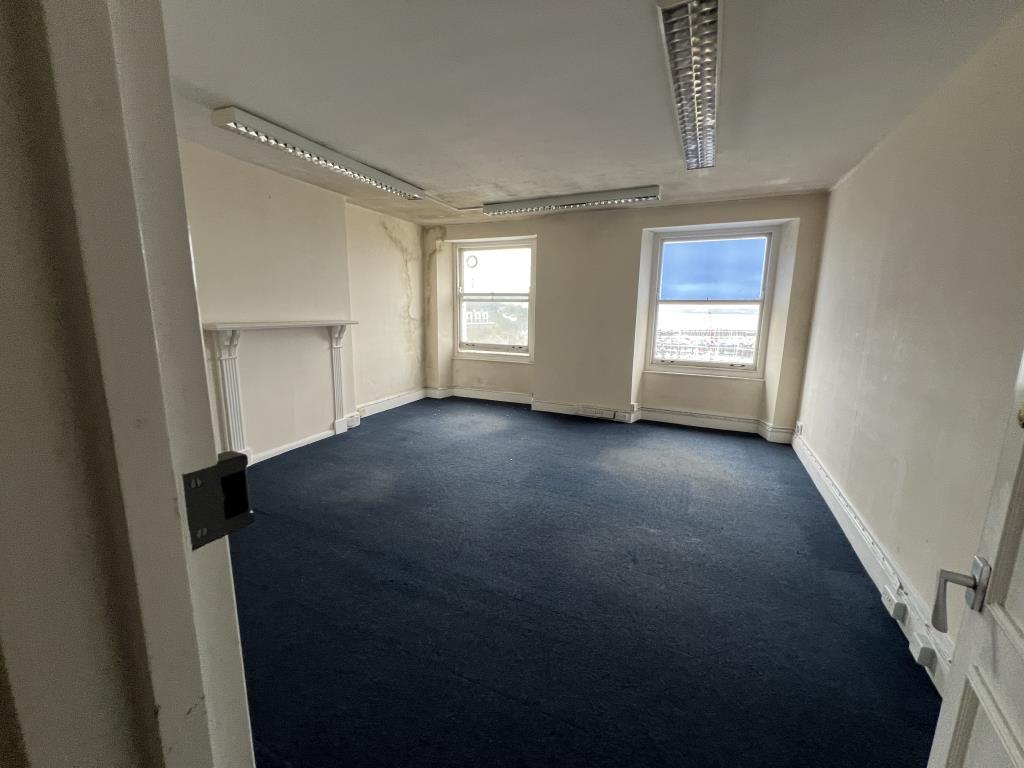 Lot: 89 - SUBSTANTIAL RESIDENTIAL DEVELOPMENT WITH OUTSTANDING VIEWS PLANNING FOR TWELVE APARTMENTS - Further office, views through windows of harbour